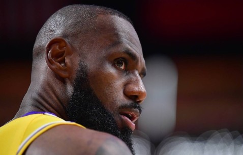 九游娱乐-詹姆斯迎来十二赛季高光表现，雄鹿球迷沸腾！的简单介绍