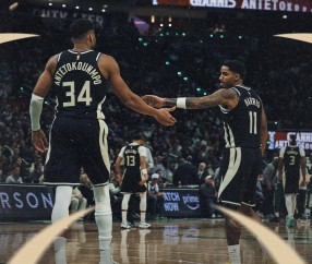 九游-包含字母哥爆冷击败巴塞罗那，关键助攻引爆全场！的词条