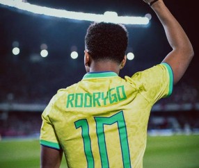 九游体育-内马尔回归赛场，出色防守首场状态亮眼，热火观众沸腾！的简单介绍