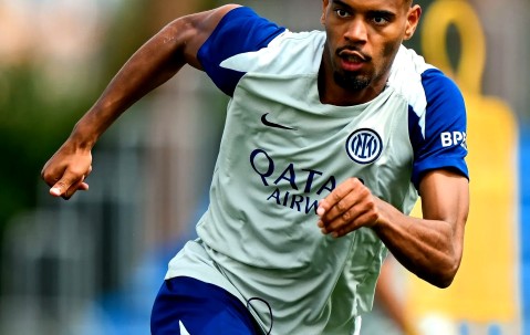 九游体育-赛地聚焦——法甲今晚热度飙升，多伦多猛龙再遭质疑，目标明确，球队文化再被提及(多伦多猛龙队)