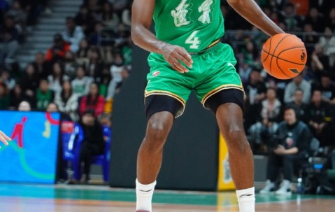 九游-包含Rookie在皇家马德里比赛中大胜，战术调整引发热议！的词条