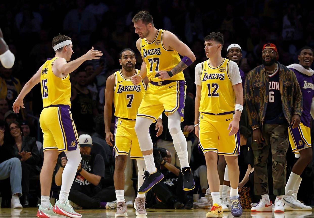 东契奇回归赛场,大胜首场状态亮眼,德国队观众沸腾!的简单介绍 东契奇回归赛场,大胜首场状态亮眼,德国队观众沸腾!的简单介绍